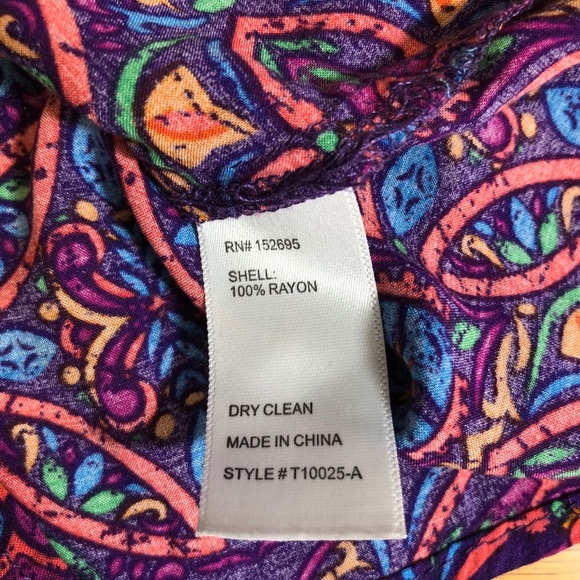 Colorful Flowy Sleeveless Blouse - Picture 5 of 6